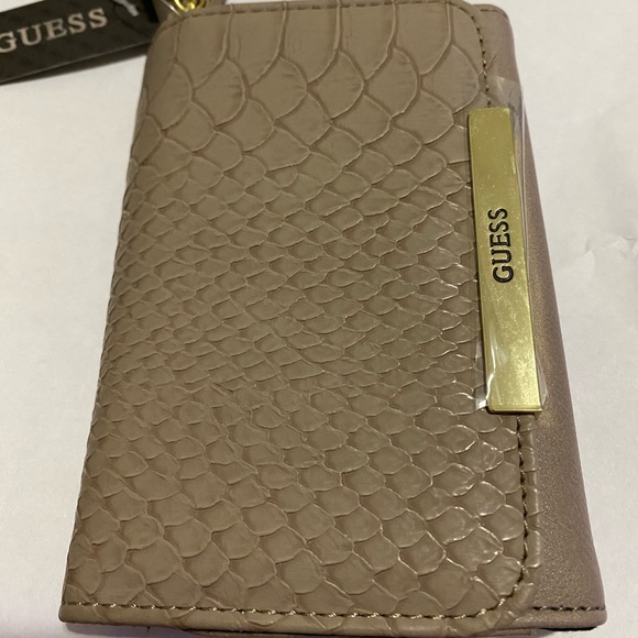 GUESS SANDY Slate Snake PHONE Wristlet  NWT - Picture 2 of 8